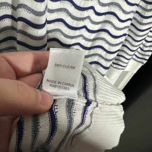 NEW Current Air White Blue Wavy Knit Top Size Medium Striped Short Sleeve - Picture 7 of 9